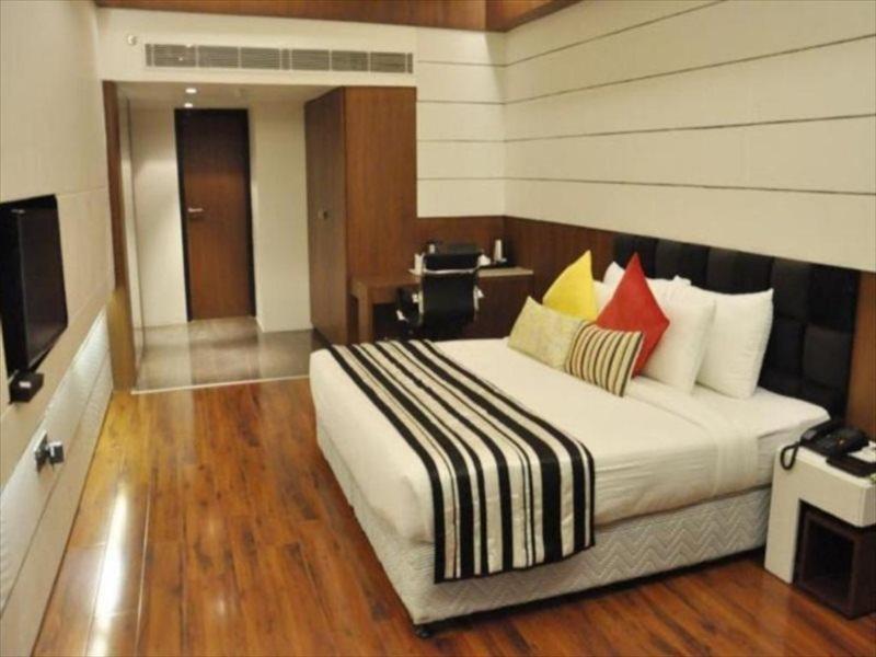 Hotel Gk International Chandīgarh Extérieur photo